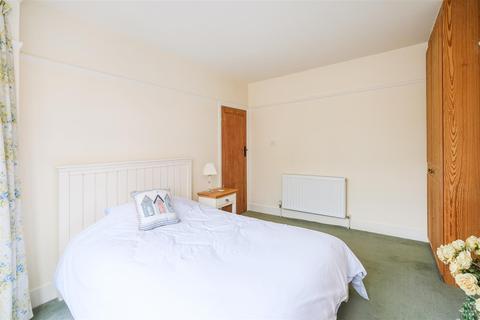 20 Balgonie Road, London, E4 7HL
