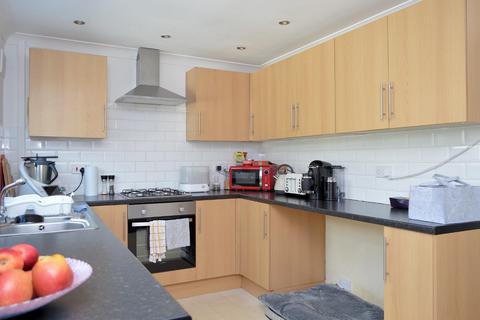 2 April Close, Oldham, OL8 2XQ