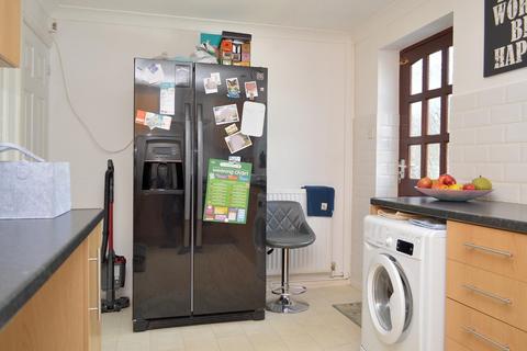 2 April Close, Oldham, OL8 2XQ