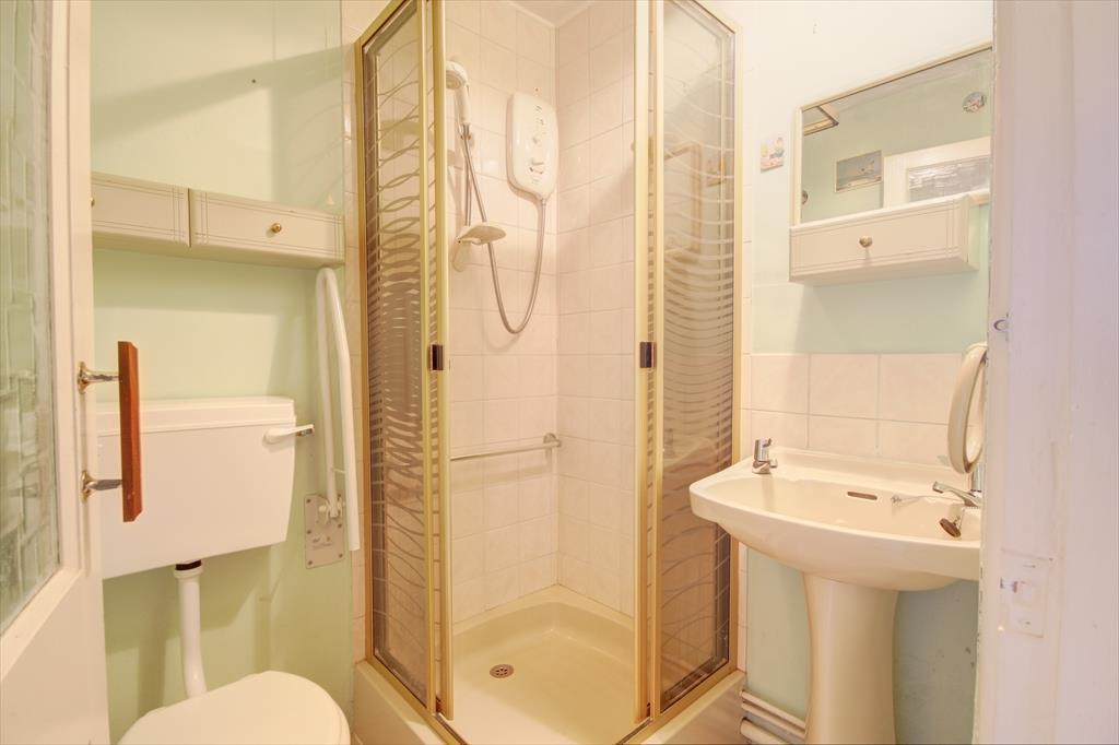 Shower Room.jpg