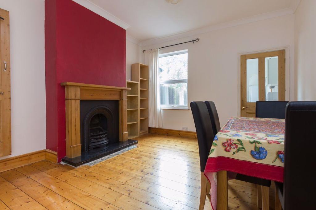 Hampton Court Road, Harborne, B17 9AF 2 bed house £900 pcm (£208 pw)