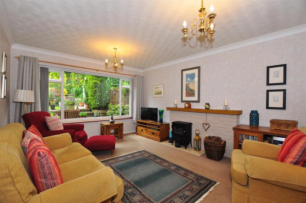Brier Mill Road, Halesowen 3 bed semidetached house for sale £310,000