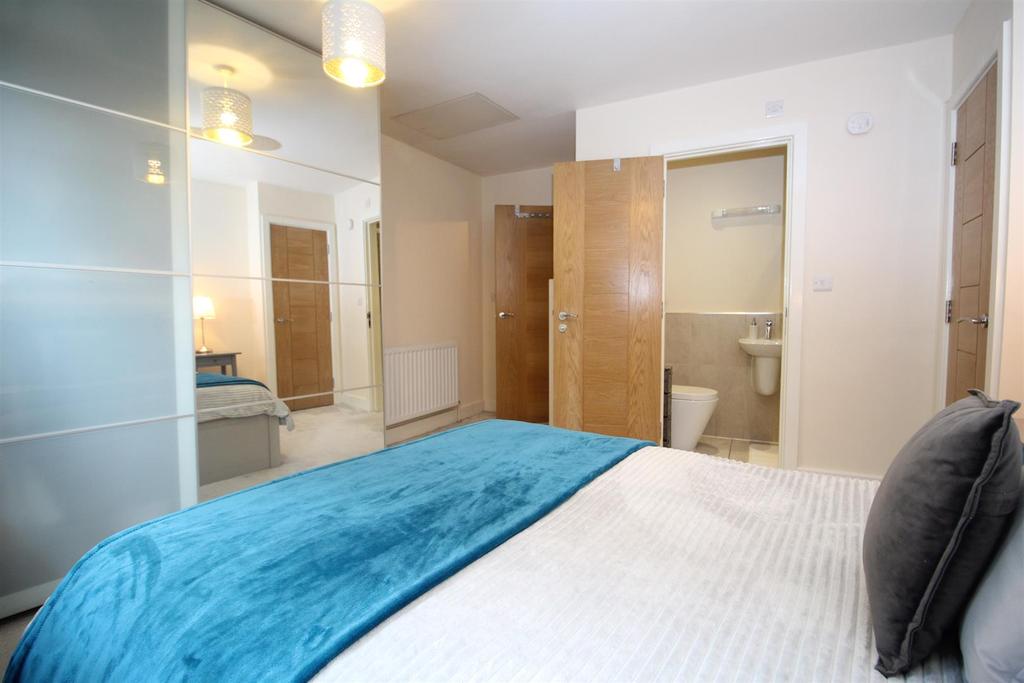 Eleanor Way, Waltham Cross 2 bed apartment £365,000