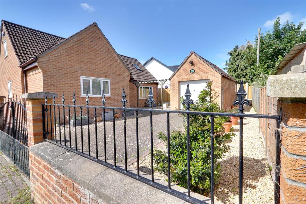 Hinton Close, Saltford, Bristol 3 bed detached house for sale £550,000