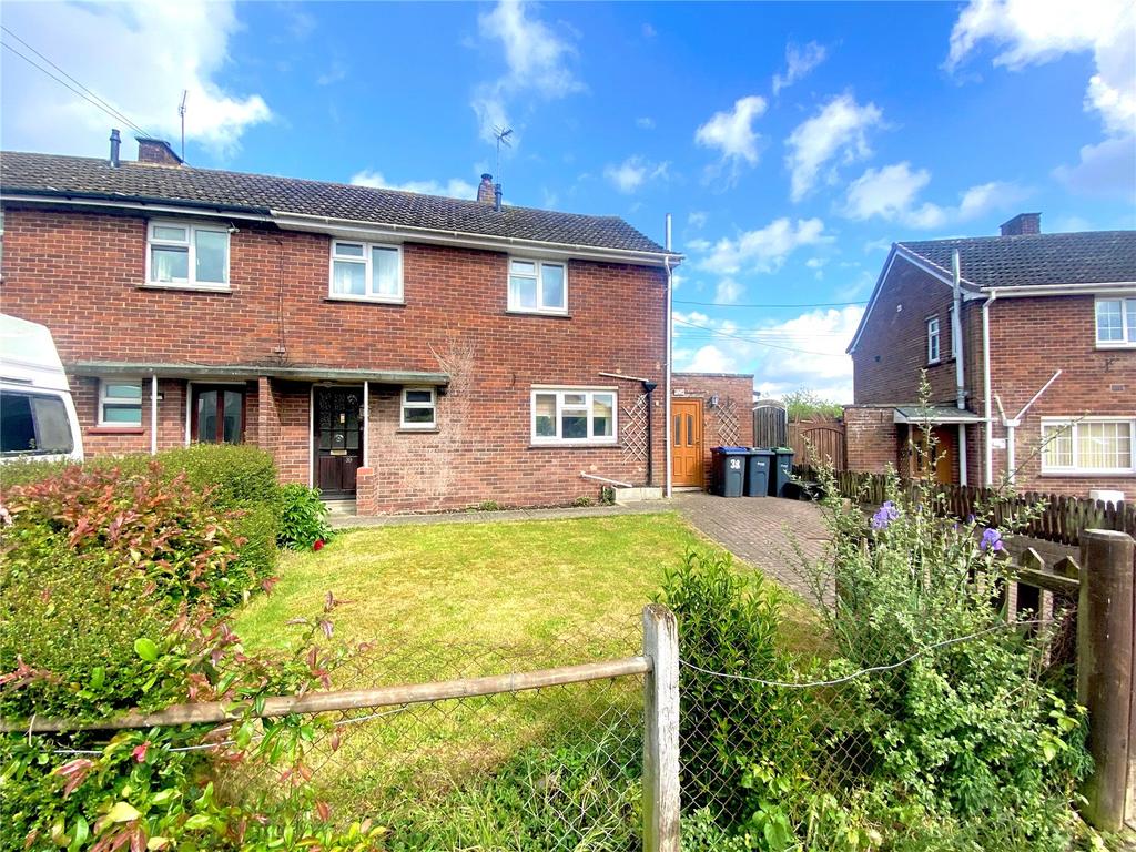 Eveleigh Road, Royal Wootton Bassett... 3 bed semidetached house £