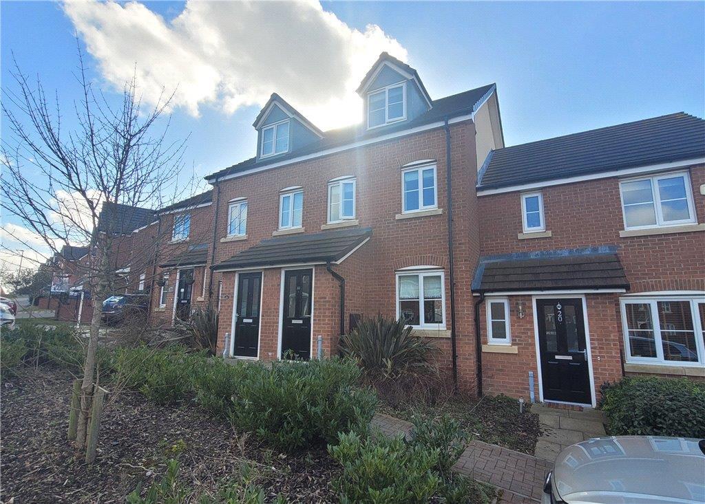 Lancaster Way, Whitnash, Leamington Spa 3 bed terraced house £300,000