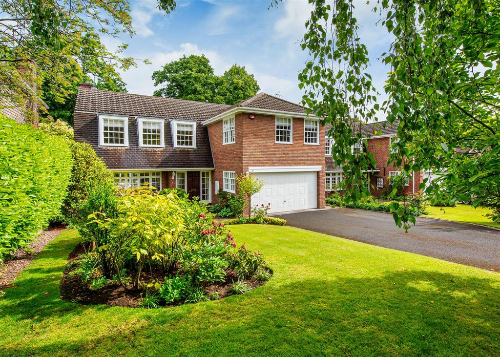 9 Ash Hill, Compton 5 bed detached house £745,000