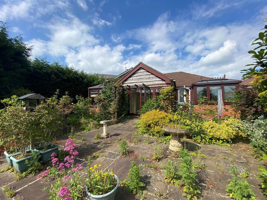 Spinney Mead, Macclesfield 2 bed house £225,000