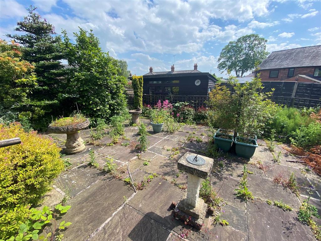 Spinney Mead, Macclesfield 2 bed house £225,000
