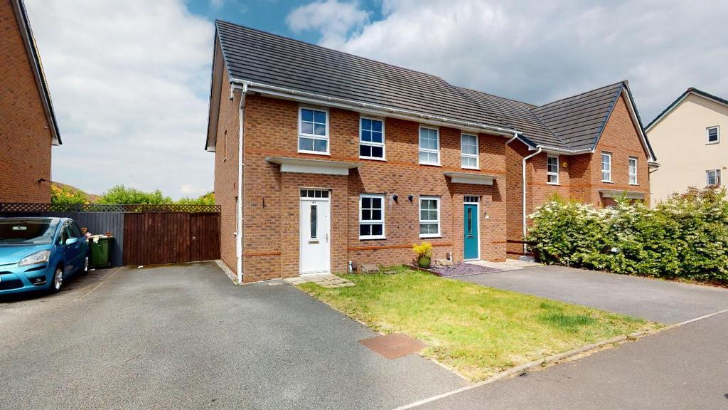 Leighton Drive, St Helens, WA9 3 3 bed semidetached house £180,000