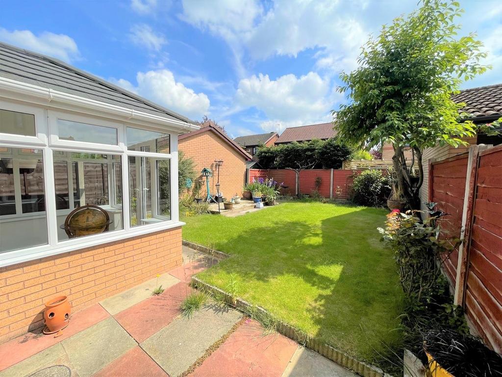 Close, Leigh 3 bed detached house £250,000