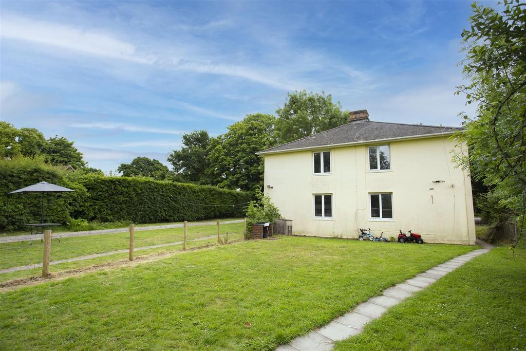 The Broyle, Ringmer, Lewes 3 bed semidetached house £375,000