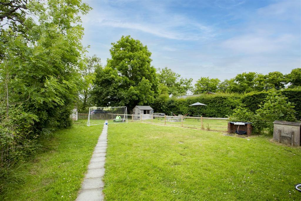 The Broyle, Ringmer, Lewes 3 bed semidetached house £375,000