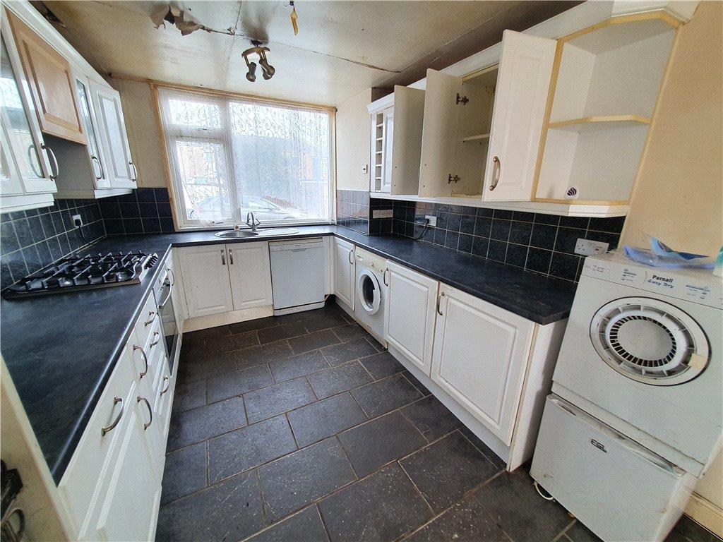 Kitchen 2.jpg