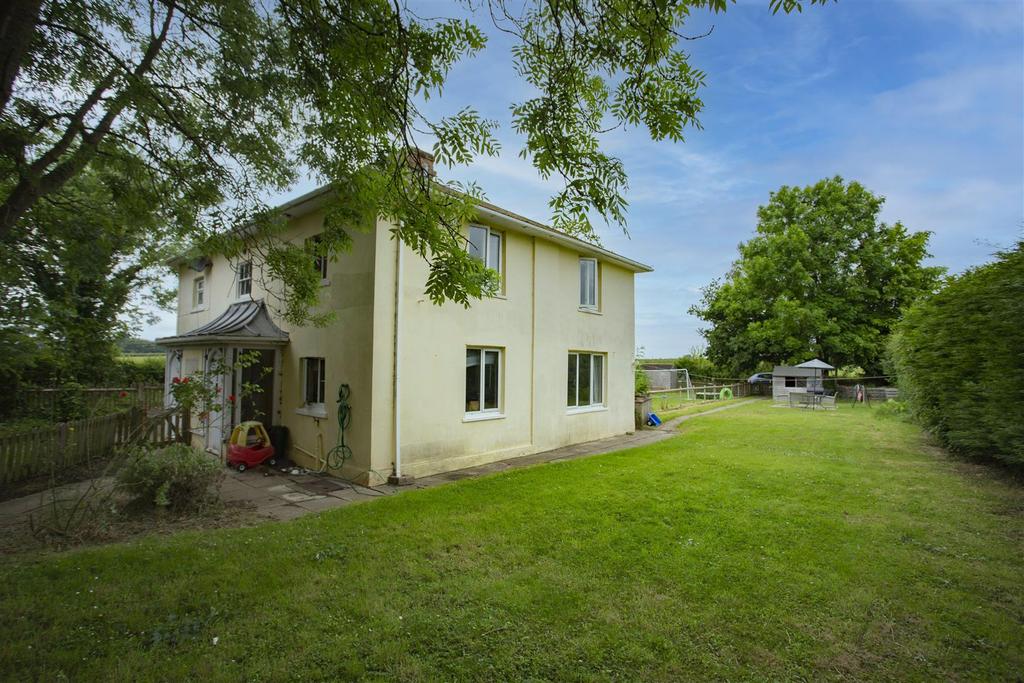 The Broyle, Ringmer, Lewes 2 bed semidetached house £400,000