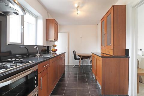 30 Alexander Road, Reigate, RH2 8EA
