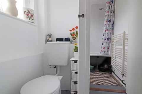 30 Alexander Road, Reigate, RH2 8EA