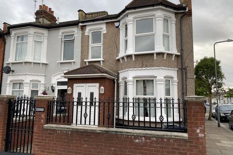 3 bedroom semi-detached house to rent, Elmstead Road, Ilford IG3