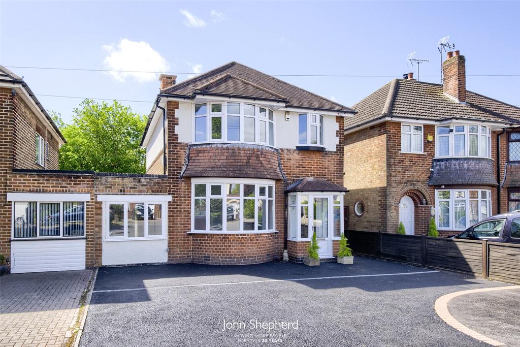 Broom Leys Road, Coalville, LE67 4 bed link detached house £300,000