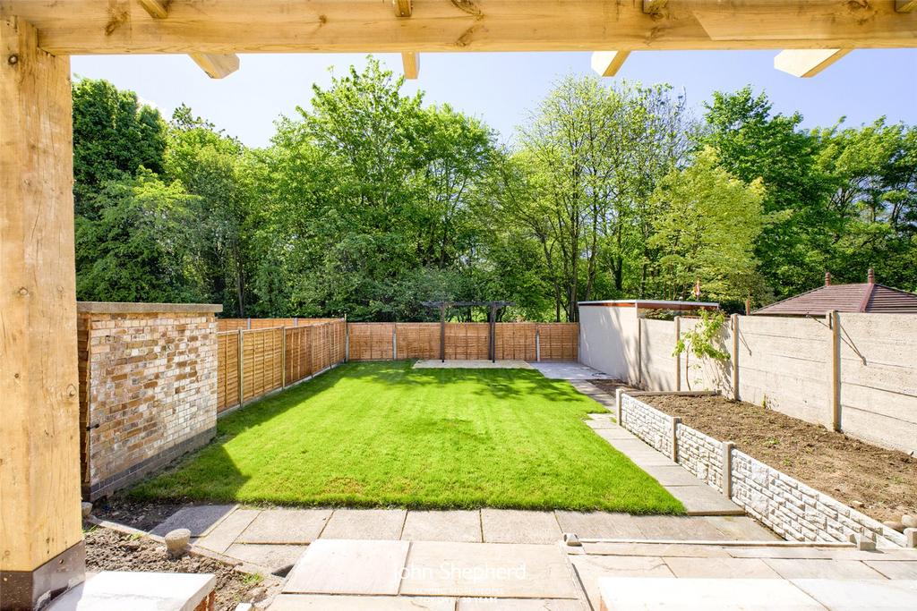 Broom Leys Road, Coalville, LE67 4 bed link detached house £300,000