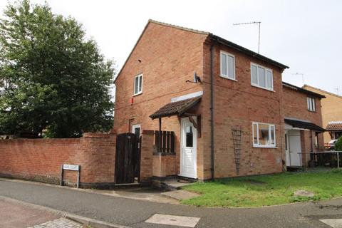 3 bedroom terraced house to rent, Alvis Court, Rectory Farm, Northampton, NN3