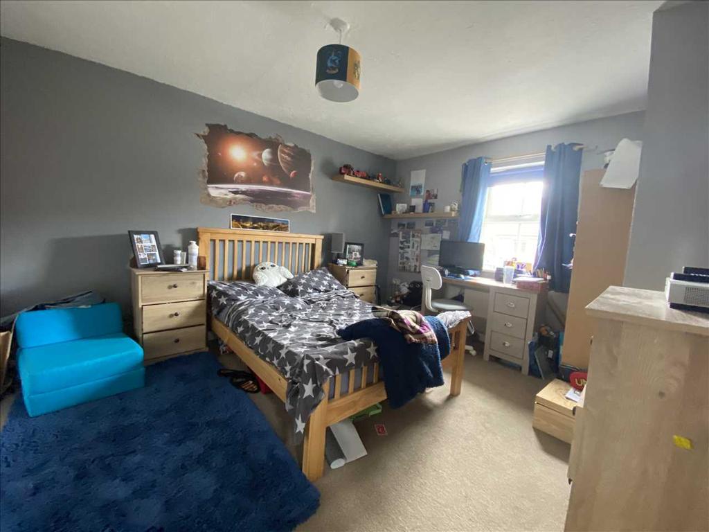 Bedroom (front)