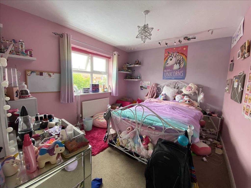 Bedroom (rear)