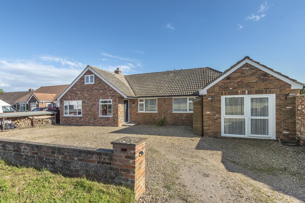 Curridge, Berkshire, RG18 5 bed detached bungalow £875,000