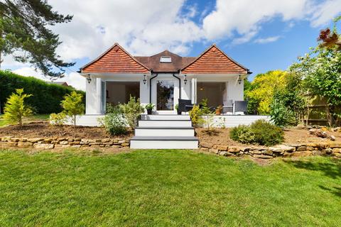 2 Brockhall Road, Flore, Northampton, NN7 4NG