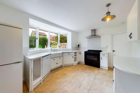 2 Brockhall Road, Flore, Northampton, NN7 4NG