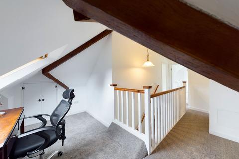 2 Brockhall Road, Flore, Northampton, NN7 4NG