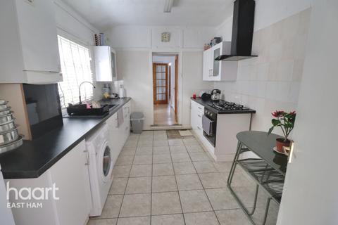39 Hollington Road, London, E6 3QN