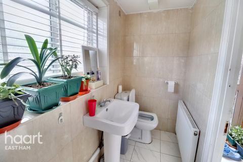 39 Hollington Road, London, E6 3QN