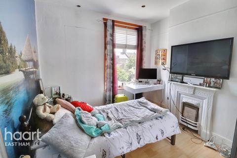 39 Hollington Road, London, E6 3QN