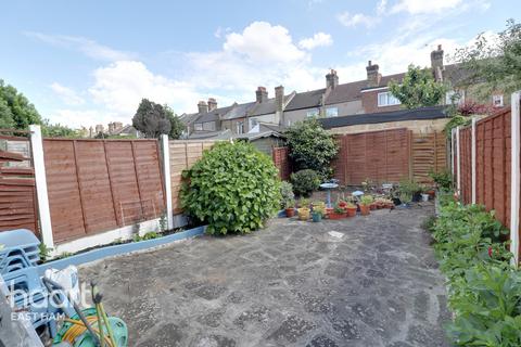 39 Hollington Road, London, E6 3QN