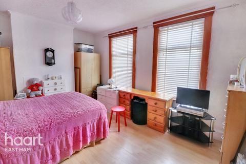 39 Hollington Road, London, E6 3QN