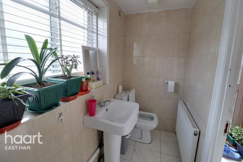 39 Hollington Road, London, E6 3QN
