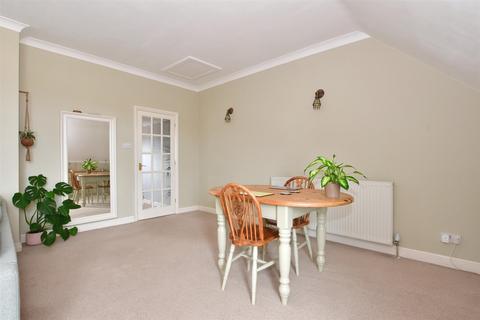 1 bedroom apartment for sale, The Broadway, Totland Bay, Isle of Wight