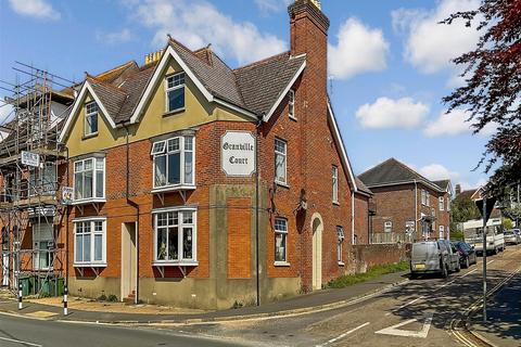 1 bedroom apartment for sale, The Broadway, Totland Bay, Isle of Wight