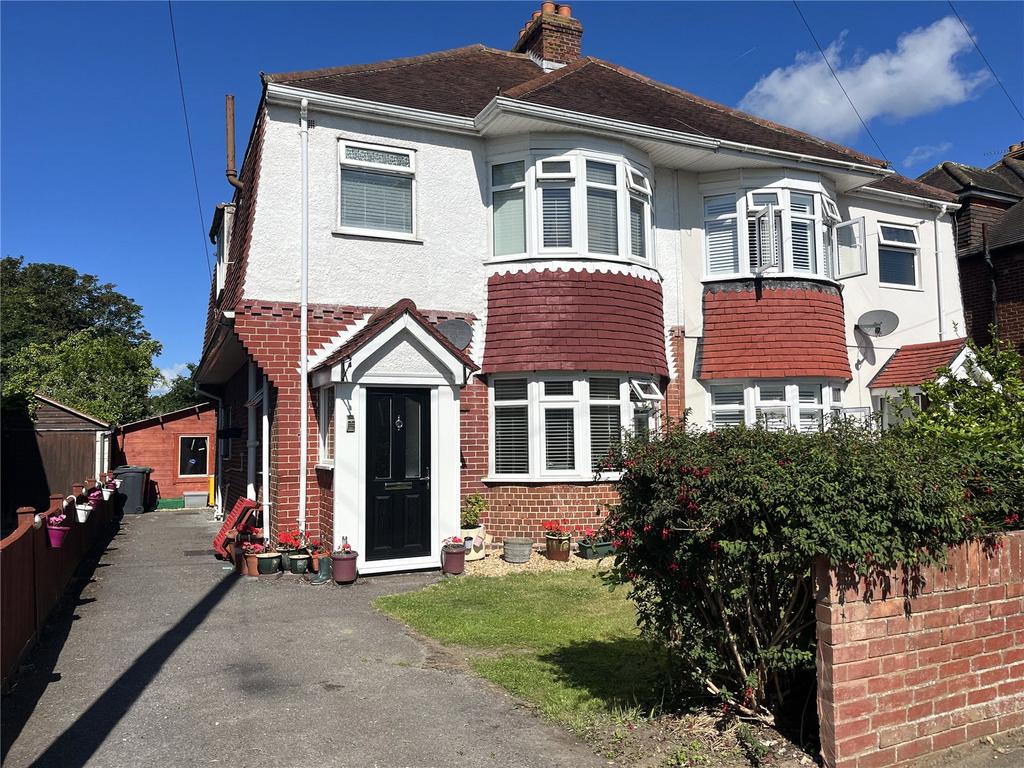 Jellicoe Avenue, Alverstoke, Gosport... 3 bed semidetached house £