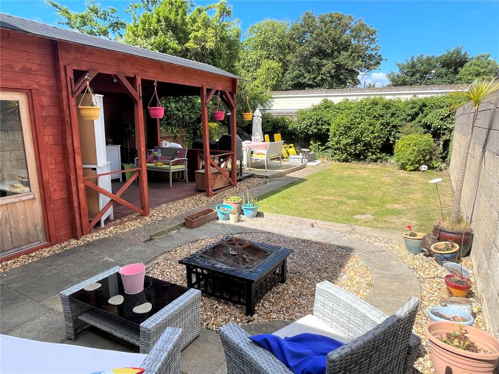 Jellicoe Avenue, Alverstoke, Gosport... 3 bed semidetached house £