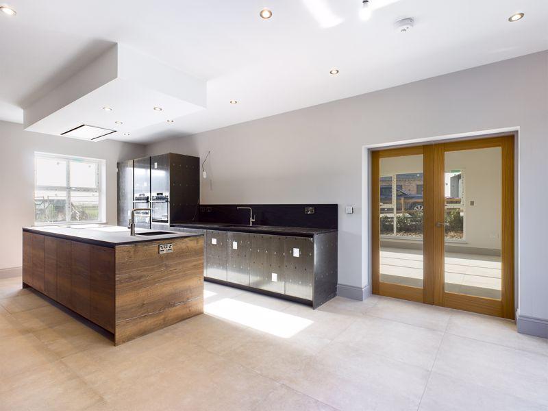 Kitchen / Dining...
