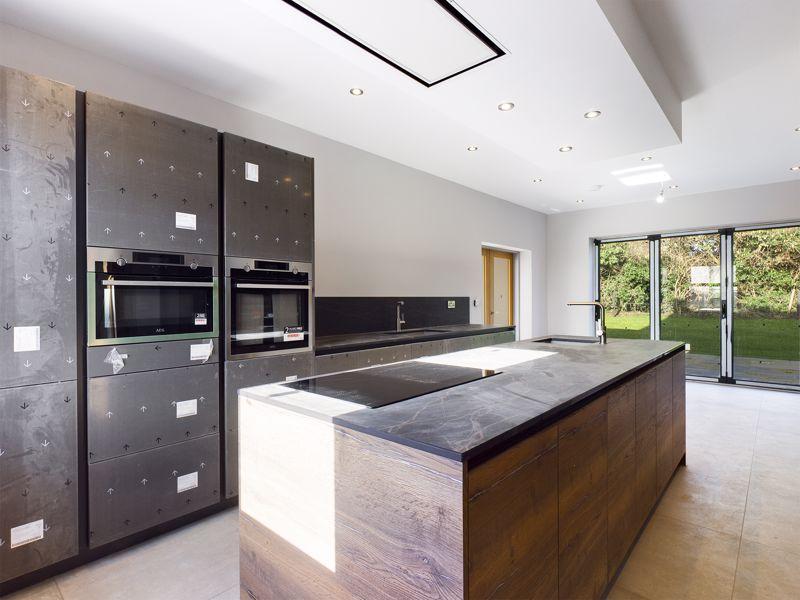 Kitchen / Dining...