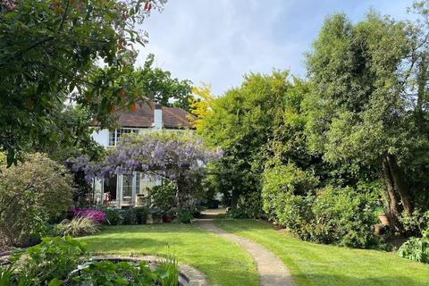12 Monks Road, Banstead, SM7 2EP