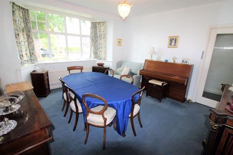 12 Monks Road, Banstead, SM7 2EP