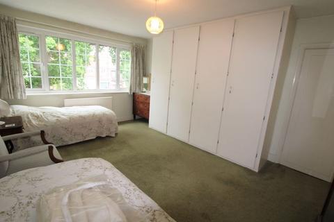 12 Monks Road, Banstead, SM7 2EP
