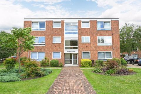 2 bedroom ground floor flat to rent, Hersham Road, Walton-On-Thames