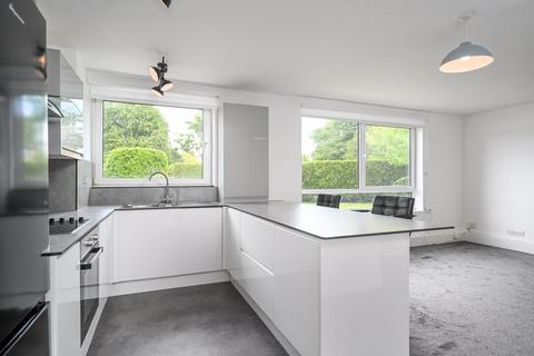 2 bedroom ground floor flat to rent, Hersham Road, Walton-On-Thames