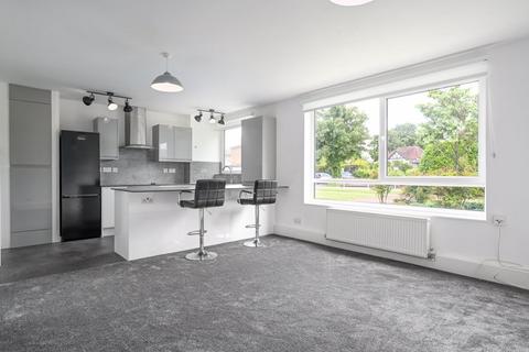 2 bedroom ground floor flat to rent, Hersham Road, Walton-On-Thames