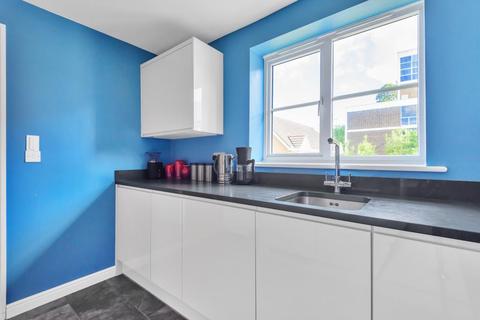 16, Avenue Heights Basingstoke Road, Reading, RG2 0EP